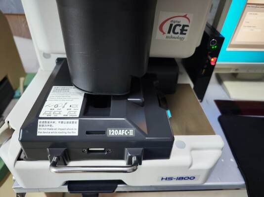 Scanner per pellicole stand-alone Noritsu HS1800 con portapellicole 120AFC-II e 135AFC-II e controller EZ – Attrezzatura professionale per scansione di laboratori fotografici fornitore
