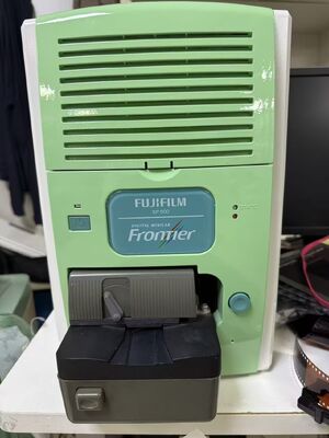 Fujifilm SP-500 Film Scanner Standalone con portatore di diapositive MFC10AR Set completo, Professional 35mm Slide & Filmstrip Digitizing Scanner fornitore